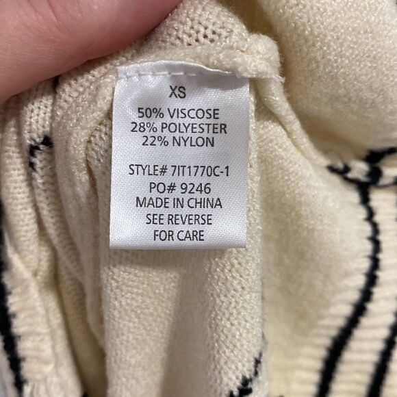 Bailey Rose long sleeves start print distressed pullover sweater Cozy size XS - Picture 7 of 10